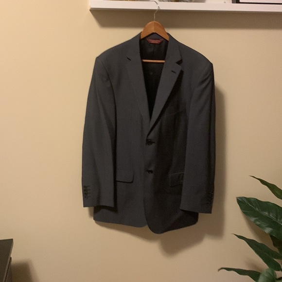 Italian made mens suit only worn once. - Picture 3 of 9